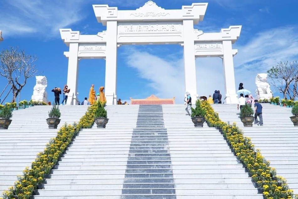 Cổng Tam quan thiền viện Trúc Lâm Phú Yên - Ảnh: Chánh Phúc Đạt