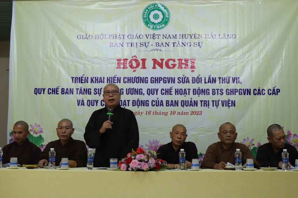 Thượng tọa Thích Đạo Không, Phó Trưởng ban kiêm Chánh Thư ký Ban Trị sự GHPGVN tỉnh Quảng Trị triển khai bản Hiến chương GHPGVN sửa đổi lần VII