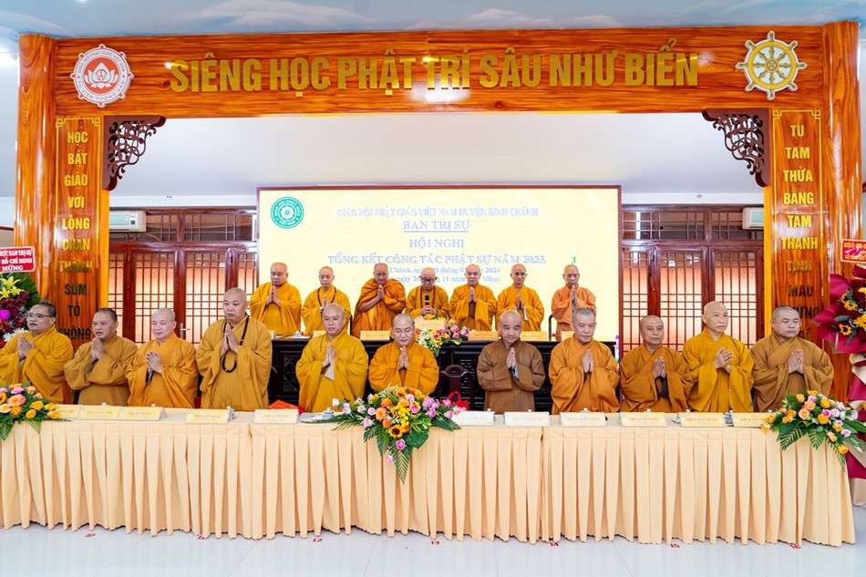 Chư tôn giáo phẩm niệm Phật cầu gia hộ