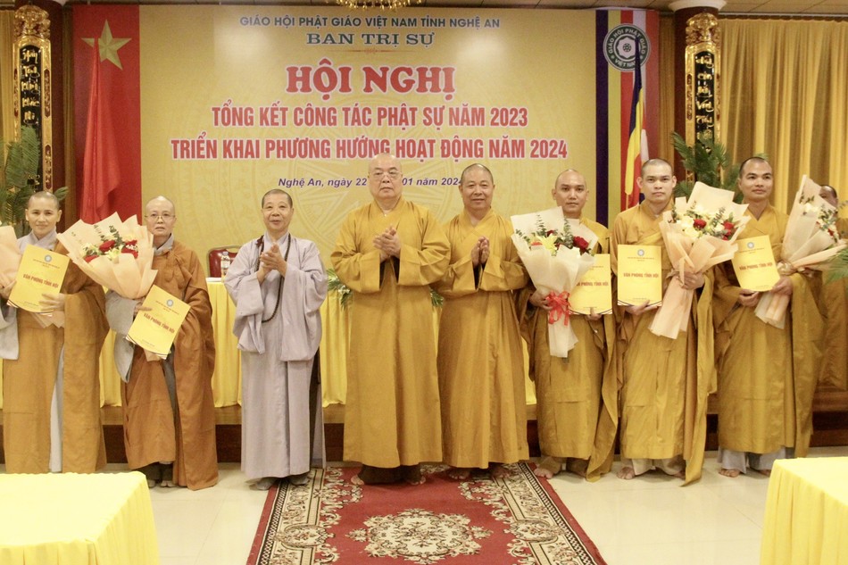 Ban Trị sự GHPGVN tỉnh Nghệ An trao quyết định bổ nhiệm trụ trì 5 chùa trên địa bàn