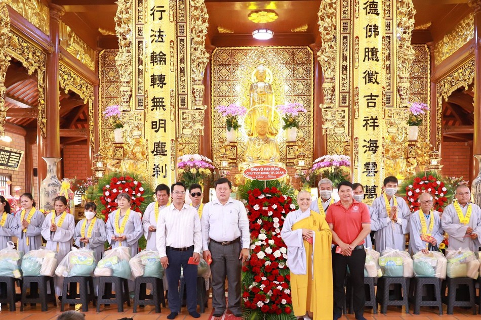 Xuân ấm tình thương