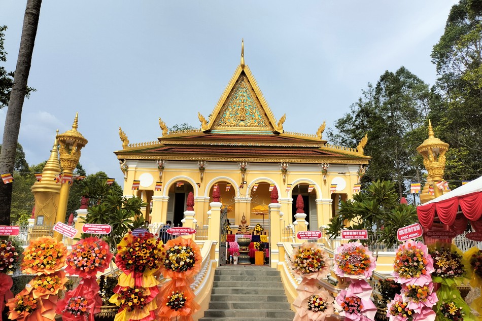 Chánh điện chùa Kompong sau khi được trùng tu