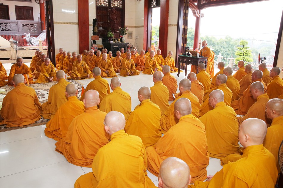 Chư Tăng Bố-tát tại trường hạ thiền viện Thiên Phước (xã Vĩnh Lộc B, H.Bình Chánh)