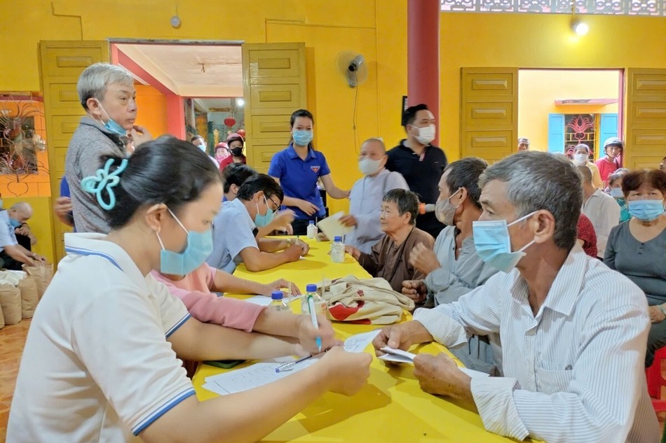 Khám bệnh, cấp thuốc miễn phí cho người dân tại TT.Cầu Kè, H.Cầu Kè, tỉnh Trà Vinh