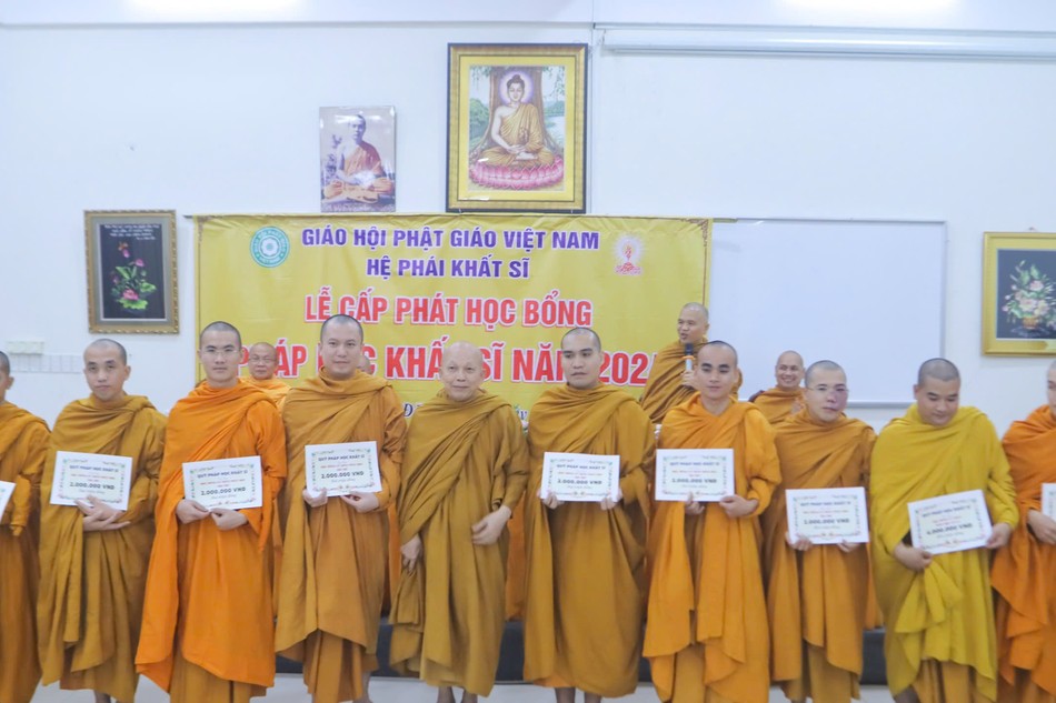 "Quỹ "Pháp học Khất sĩ" trao học bổng đến Tăng sinh hệ phái 