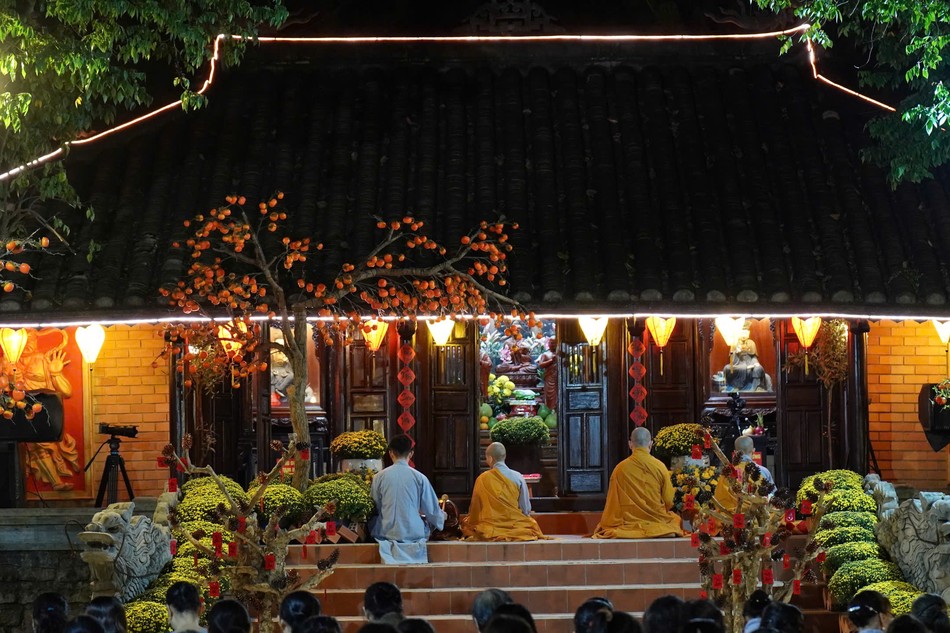 Không gian lắng đọng đêm giao thừa ở chùa Pháp Bảo