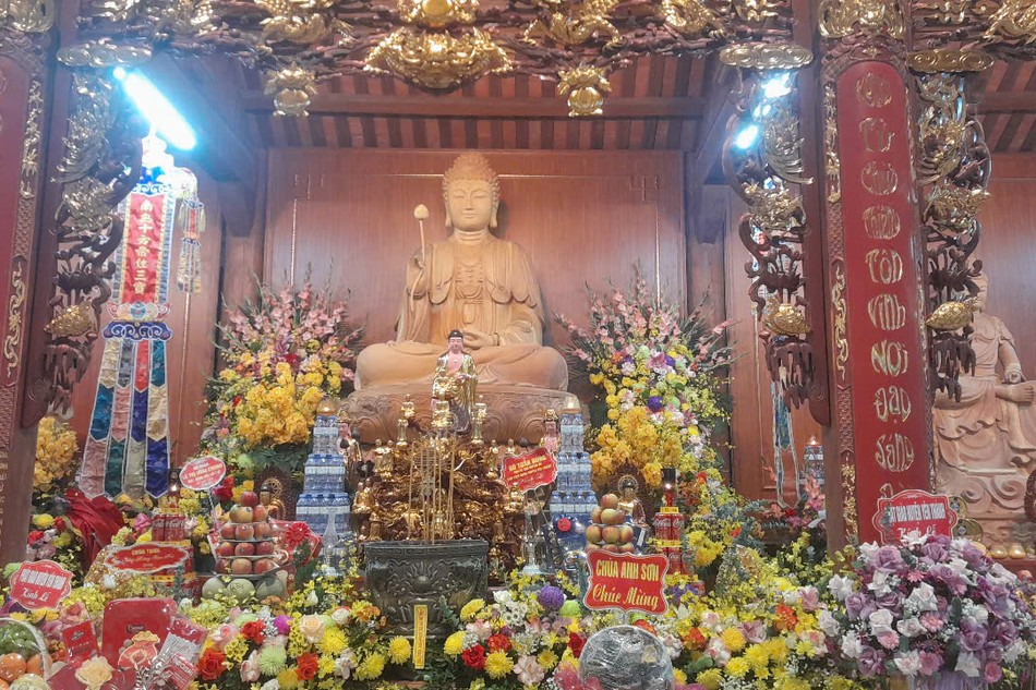 Tôn tượng Đức Phật Thích Ca được an vị tại chánh điện chùa Ngưu Tử