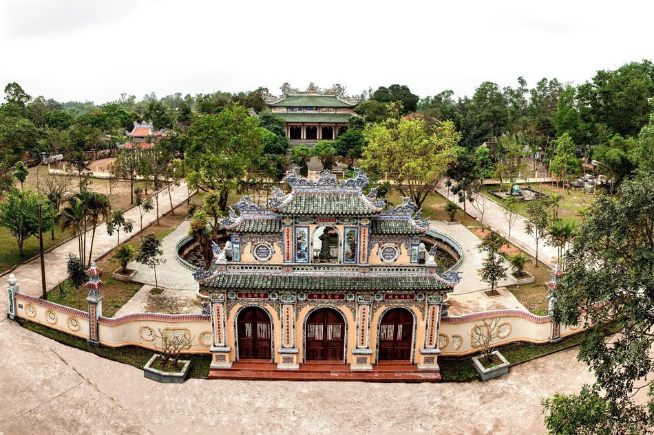 Tổ đình Sắc tứ Tịnh Quang mang nét cổ kính, trang nghiêm tọa lạc ở vùng đất Quảng Trị đầy nắng gió