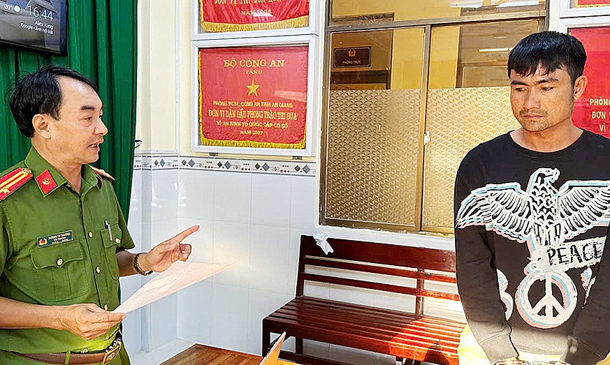 Bắt 9 nghi can cướp tiền khách hành hương ở chùa Kim Tiên (An Giang)