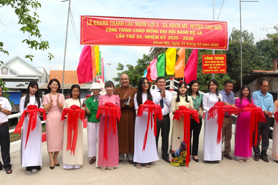 Cắt băng khánh thành cầu Nhơn Lợi 2 tại xã Nhơn Mỹ, H.Chợ Mới, An Giang