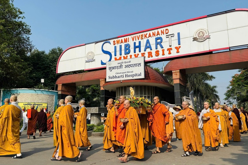 Cung rước tôn tượng kim thân Đức Phật sơ sinh