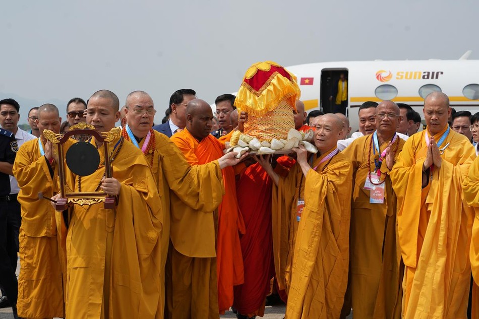 Cung rước xá-lợi Đức Phật