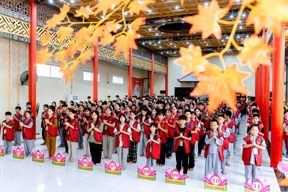 350 khóa sinh là các em thanh thiếu niên, tình nguyện viên trên địa bàn tham gia khóa tu "Phật ơi, con về rồi!" tại chùa Thanh Hà