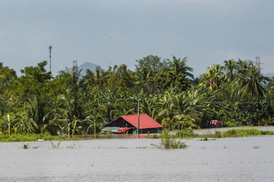 Chia sẻ yêu thương với đồng bào bị bão lũ tại Thanh Hóa, Nghệ An