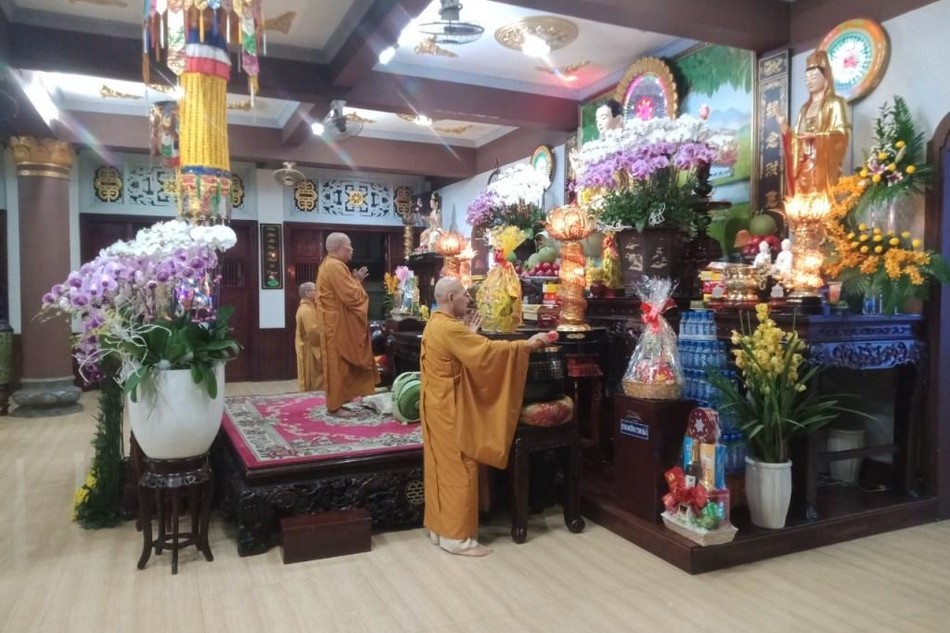 Lễ giao thừa tổ chức nội bộ tại chùa Báo Ân (quận Tân Bình) 