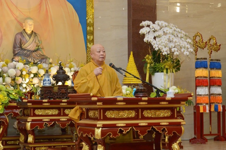 Hòa thượng Thích Lệ Trang, Trưởng ban Nghi lễ T.Ư, Trưởng ban Trị sự Phật giáo TP.HCM chủ trì phiên thảo luận xoay quanh nội dung về "Nghi lễ Phật giáo", sáng nay 3-12 - Ảnh: Bảo Toàn/BGN