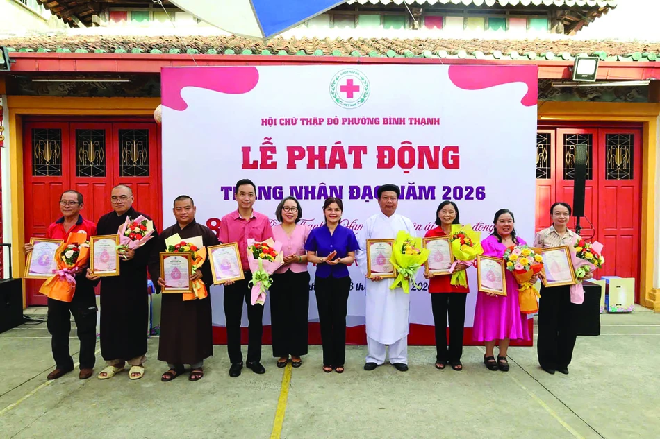 Phong trào hiến máu nhân đạo được phường Bình Thạnh quan tâm thực hiện, kể từ ngày thành lập phường đến nay đã nhận được sự quan tâm hỗ trợ, tham gia của các vị chức sắc, chức việc, đồng bào có đạo