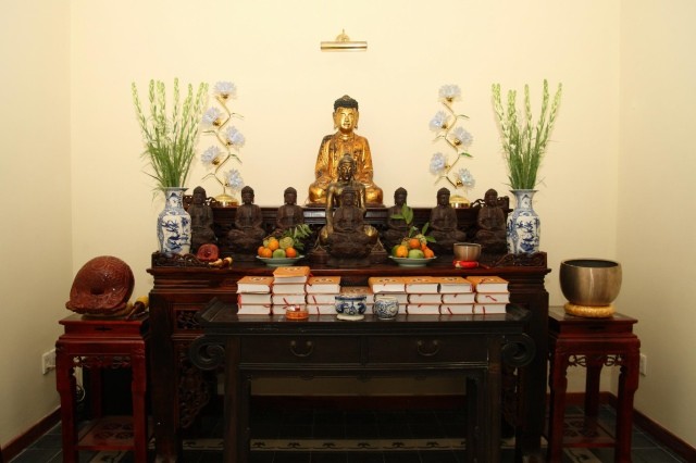 Có nên thờ tượng cũ?