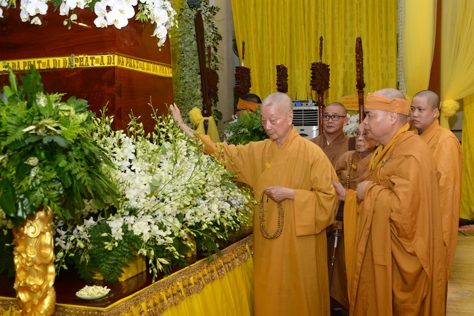 Giáo hội viếng tang Trưởng lão HT.Thích Viên Giác