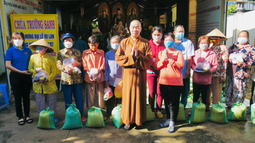 Tiền Giang: Ban Trị sự Phật giáo tỉnh, các trường hạ trao quà đến hộ nghèo