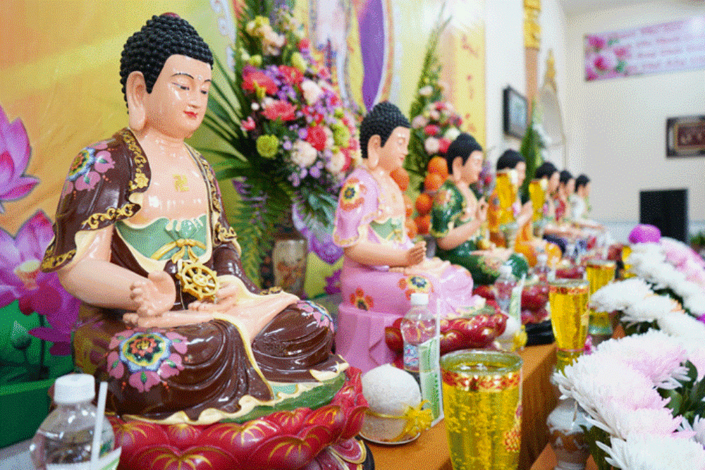 Tôn tượng chư Phật Dược Sư tại pháp hội Dược Sư chùa Linh Phong