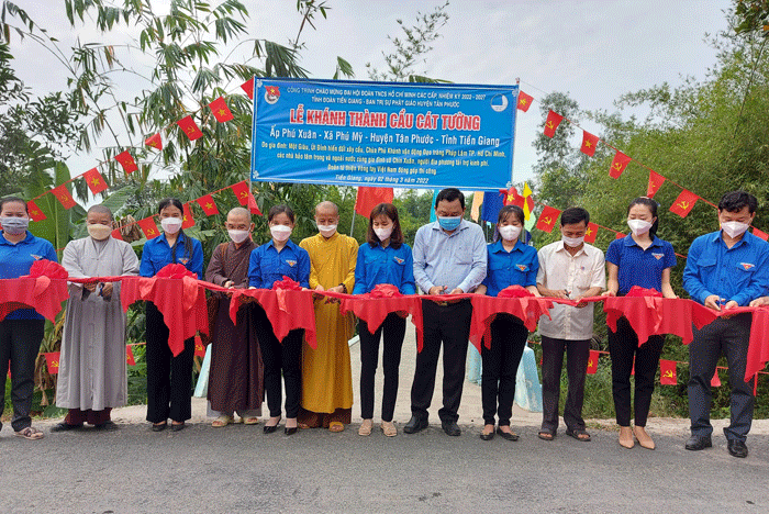 Ban Trị sự GHPGVN huyện Tân Phước khánh thành cầu bê-tông tại xã Phú Mỹ