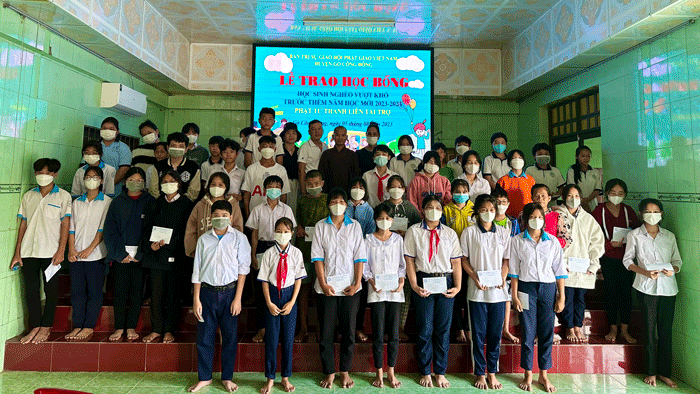 Ban Trị sự Phật giáo H.Gò Công Đông trao 55 học bổng cho học sinh trước thềm năm học mới