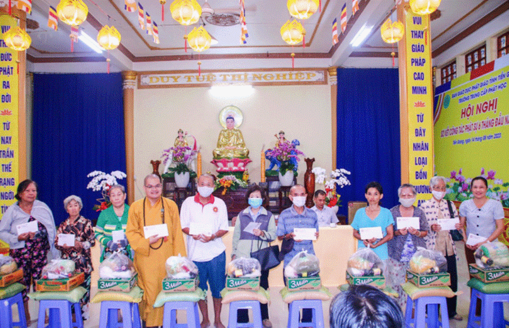 Trường hạ chùa Phật Ân trao tặng 107 phần quà đến bà con có hoàn cảnh khó khăn nhân mùa Vu lan