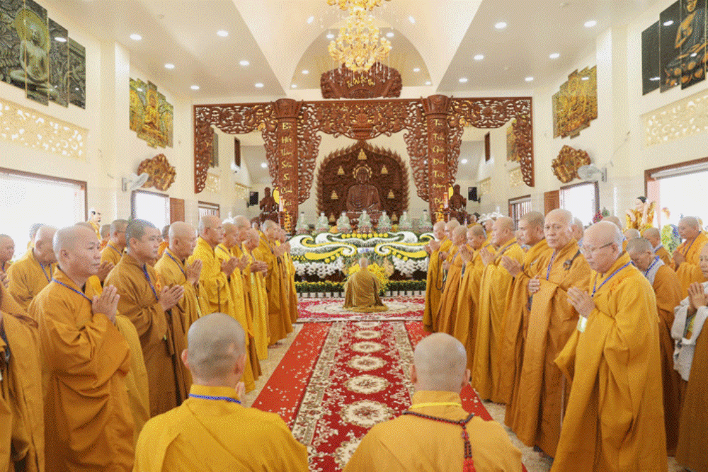Chư tôn đức trong nghi thức khánh tạ Tam bảo và an vị Phật chùa Trường Sanh
