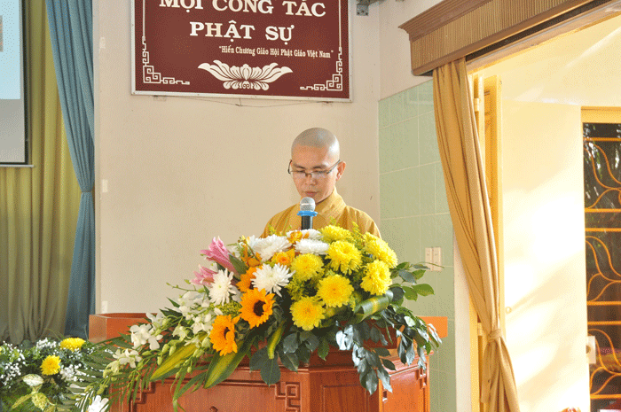 Đại đức Thích Thiện Đức báo cáo tại hội nghị Đại đức Thích Thiện Đức báo cáo tại hội nghị