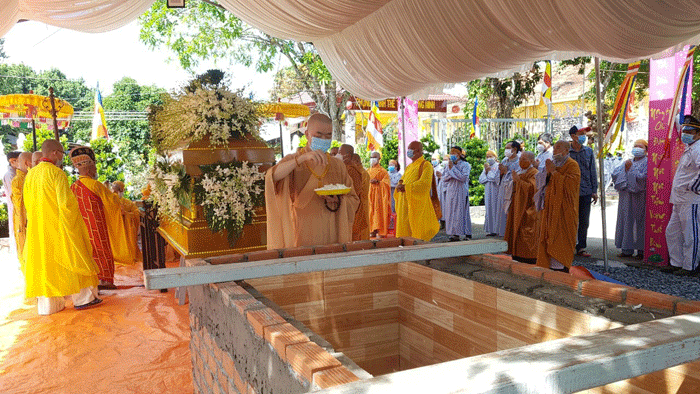 Tiễn biệt người pháp lữ đồng hành Tiễn biệt người pháp lữ đồng hành