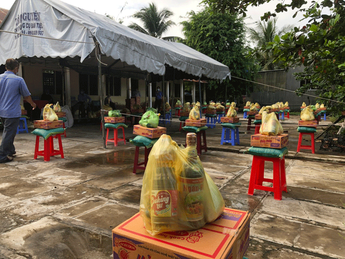 Lương thực, thực phẩm hỗ trợ bà con khó khăn Lương thực, thực phẩm hỗ trợ bà con khó khăn