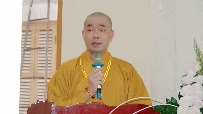 Thượng tọa Thích Quảng Lộc, Trưởng ban Trị sự Phật giáo TP.Mỹ Tho đọc lời khai mạc Thượng tọa Thích Quảng Lộc, Trưởng ban Trị sự Phật giáo TP.Mỹ Tho đọc lời khai mạc