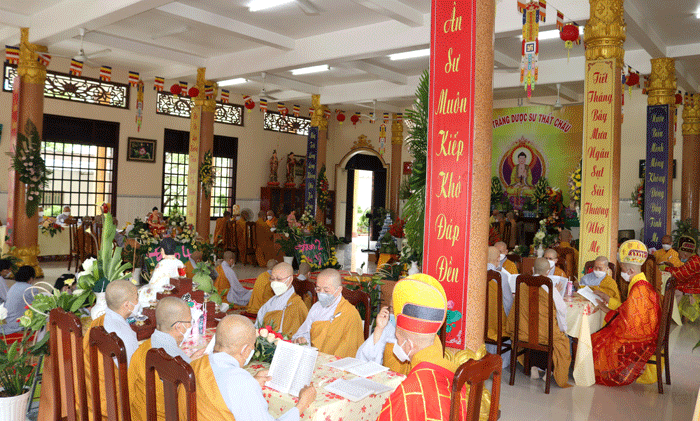 Chư tôn đức trì tụng kinh Dược sư Chư tôn đức trì tụng kinh Dược sư