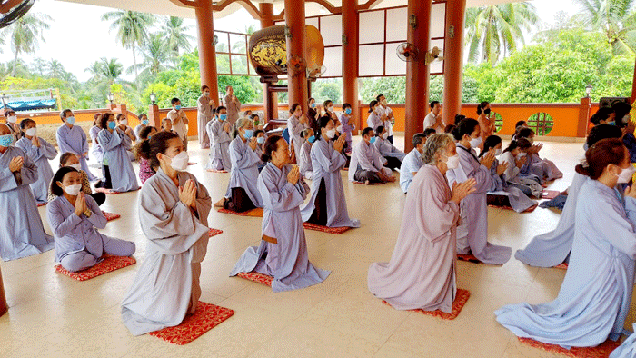 Phật tử chùa Phước Thới thành kính tưởng niệm Phật tử chùa Phước Thới thành kính tưởng niệm