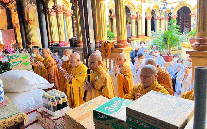 Tác bạch cúng dường tại trường hạ chùa Vĩnh Tràng Tác bạch cúng dường tại trường hạ chùa Vĩnh Tràng