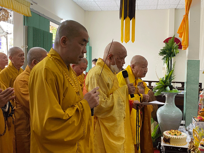 Chư tôn đức Ban Trị sự tỉnh, TP.Mỹ Tho niêm hương tưởng niệm Chư tôn đức Ban Trị sự tỉnh, TP.Mỹ Tho niêm hương tưởng niệm