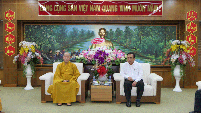 Ông Võ Văn Bình, Phó Bí thư Thường trực Tỉnh ủy, Chủ tịch HĐND tỉnh Tiền Giang tiếp Thượng tọa Thích Quảng Lộc cùng đoàn tân Ban Trị sự tỉnh Ông Võ Văn Bình, Phó Bí thư Thường trực Tỉnh ủy, Chủ tịch HĐND tỉnh Tiền Giang tiếp Thượng tọa Thích Quảng Lộc cùng đoàn tân Ban Trị sự tỉnh