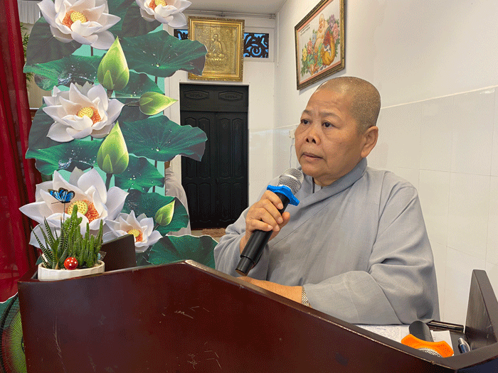 Ni trưởng Thích nữ Tịnh Nghiêm phát biểu khai mạc Ni trưởng Thích nữ Tịnh Nghiêm phát biểu khai mạc