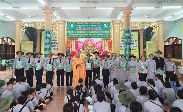 Ra mắt Ban Hướng dẫn Phân ban Gia đình Phật tử tỉnh nhiệm kỳ 2022-2027 Ra mắt Ban Hướng dẫn Phân ban Gia đình Phật tử tỉnh nhiệm kỳ 2022-2027
