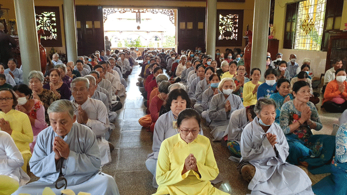 Các cụ cao niên tham dự lễ