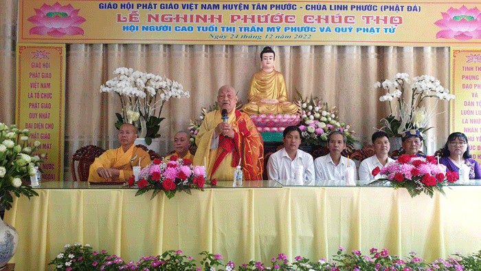 Hòa thượng Thích Hạnh Trân có thời thuyết pháp đến toàn thể hội chúng