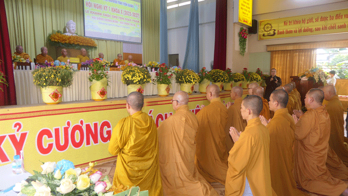 Khánh chúc chư tôn đức giáo phẩm