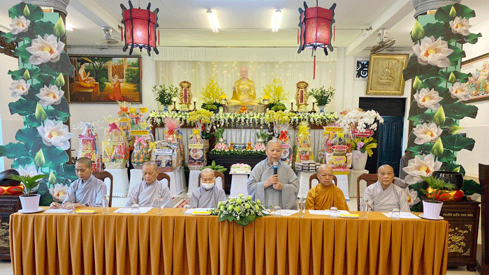 Ni trưởng Thích nữ Tịnh Nghiêm phát biểu tại buổi họp Ni trưởng Thích nữ Tịnh Nghiêm phát biểu tại buổi họp