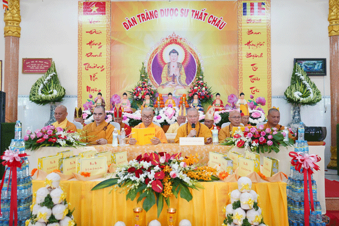 Chư tôn đức trì tụng kinh Dược Sư Chư tôn đức trì tụng kinh Dược Sư