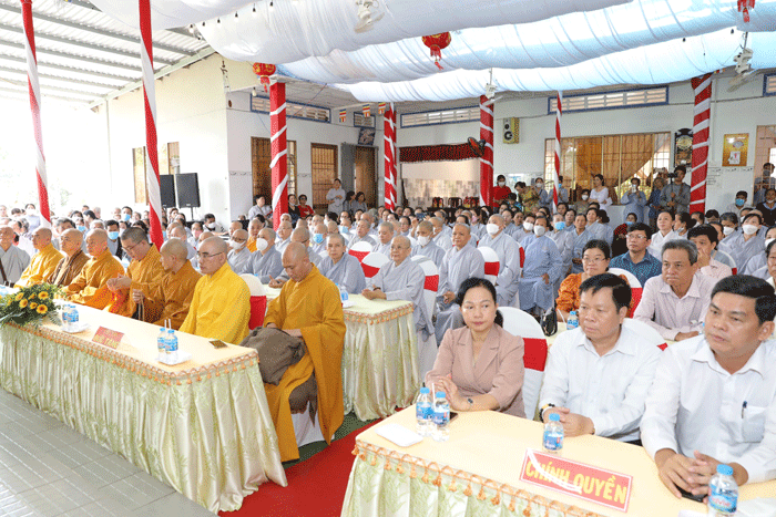Chư tôn đức Tăng Ni, đại diện lãnh đạo các cấp tham dự Chư tôn đức Tăng Ni, đại diện lãnh đạo các cấp tham dự