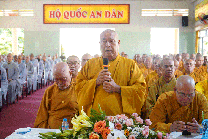 Hòa thượng Thích Huệ Minh sách tấn hành giả Tăng, Ni Hòa thượng Thích Huệ Minh sách tấn hành giả Tăng, Ni