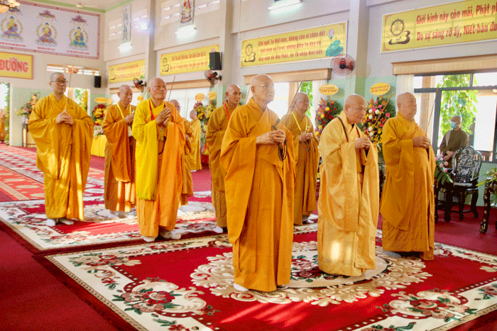 Chư tôn giáo phẩm Hội đồng thập sư Tăng niêm hương Tam bảo