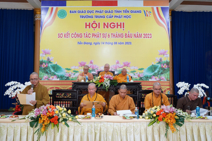 Chư tôn đức tham dự hội nghị sơ kết Chư tôn đức tham dự hội nghị sơ kết