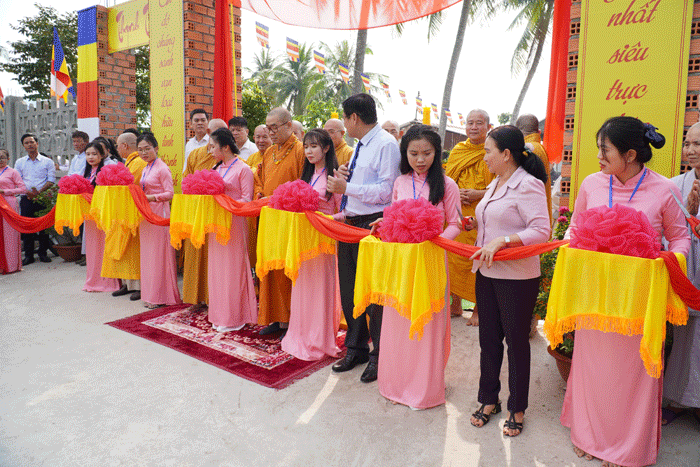 Cắt băng mừng thượng bảng An Phước Cắt băng mừng thượng bảng An Phước